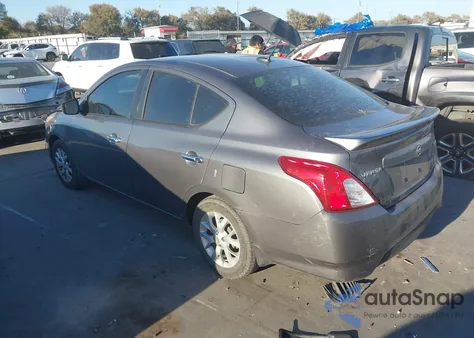 2017 Nissan Versa 1.6 Sv z USA, uszkodzony, nr VIN 3N1CN7AP4HL821395